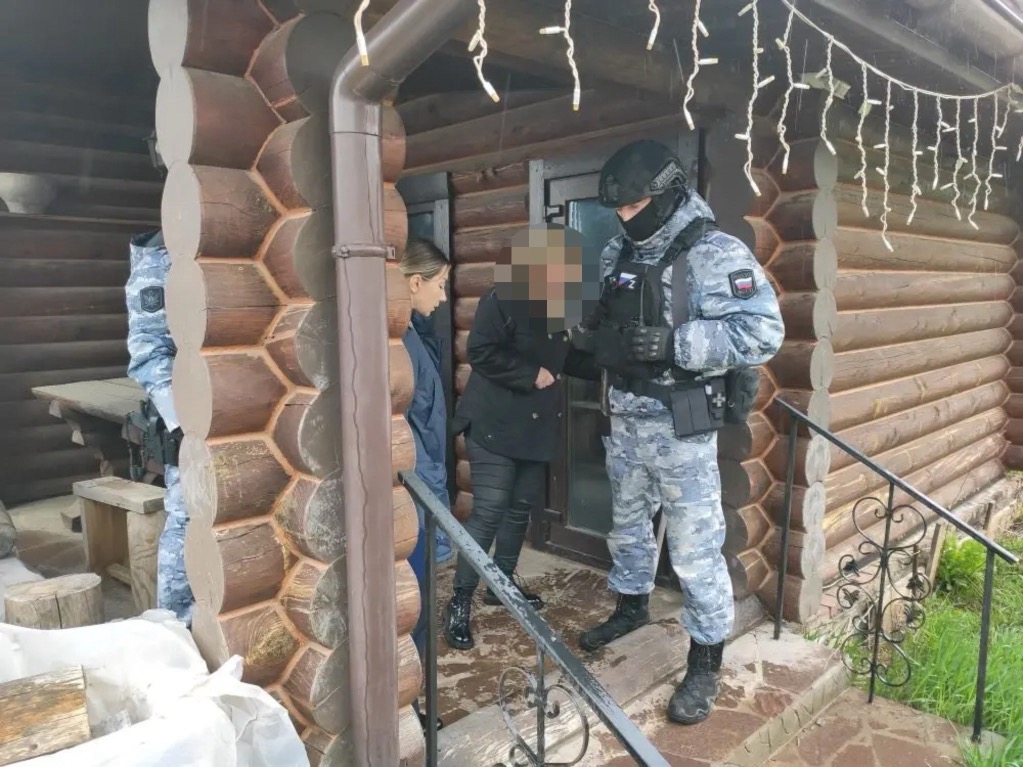 В Удмуртии сожитель выгнал женщину с ребёнком из её же дома