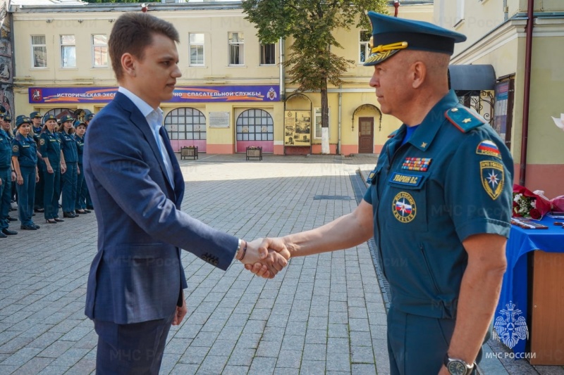 В столичном управлении МЧС России состоялось вручение первых и очередных специальных званий