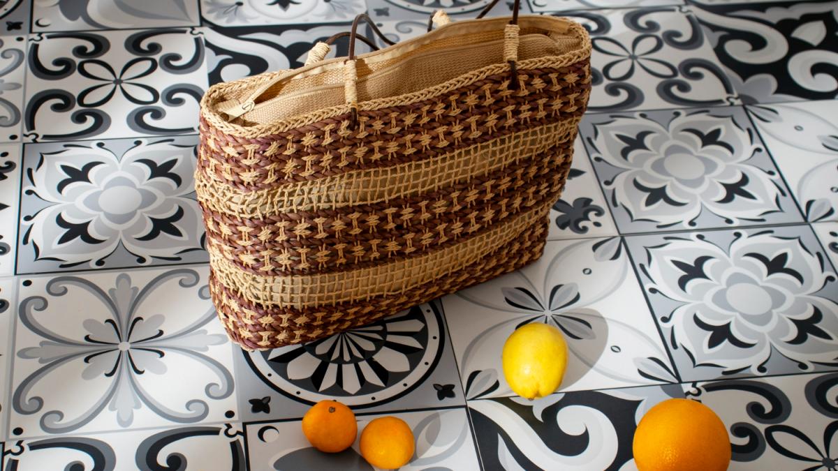 Корзина на полу