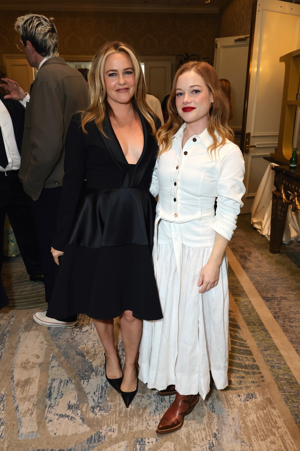 С бала на бал: Кейт Бекинсейл, Хизер Грэм и Зои Дешанель