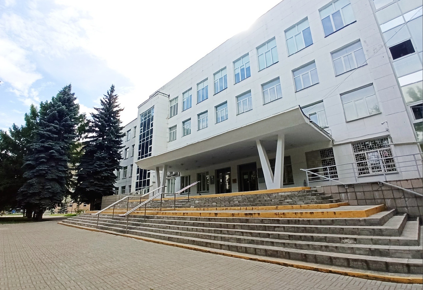 Южно уральском государственном медицинском университете. Южной уральский медицинский институт челябинск. Юугму – южно-уральский государственный медицинский универ. Мед академия в челябинске. Южно-уральский государственный медицинский университет.