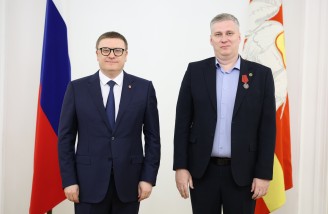 Алексей Текслер вручил государственные и региональные награды южноуральцам. Автор фото - Наиль Фаттахов 
