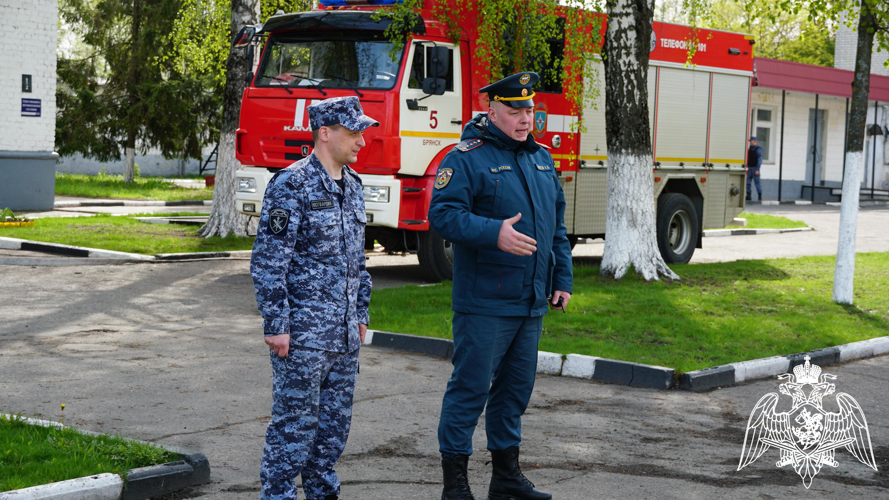 Росгвардия и МЧС провели совместные пожарно-тактические занятия в Брянске