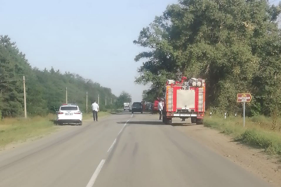 Пожар в каменске шахтинском сейчас. ДТП Каменск Шахтинский м4. Лесхоз Каменск-Шахтинский. Хутор Лесной Ростовская область. Трасса м4.