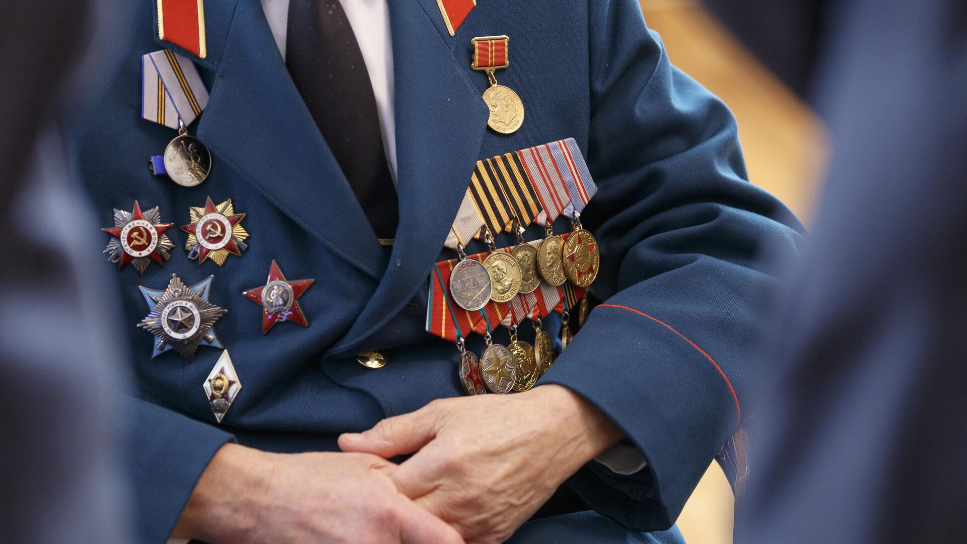 Награждение ветеранов в посольстве России в Кишиневе медалями в честь 80-летия Победы - Sputnik Молдова, 1920, 06.05.2026
