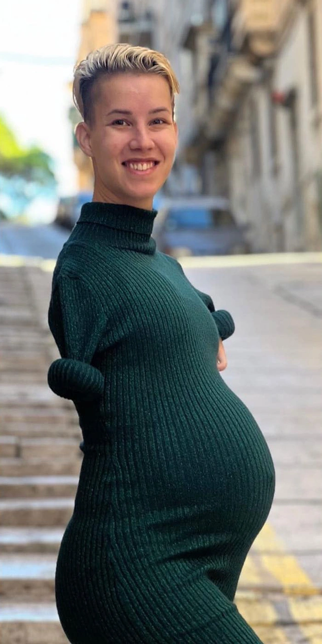 «Девушка с крыльями», рожденная без рук, доказывает миру, что нет ...