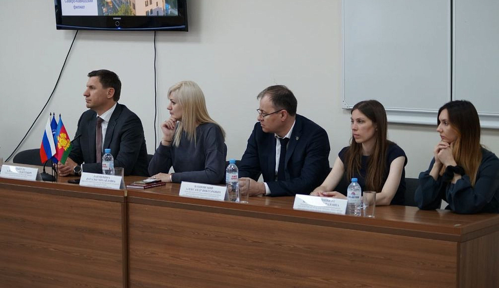 В Краснодаре состоялась патриотическая встреча студентов с генералом-лейтенантом
