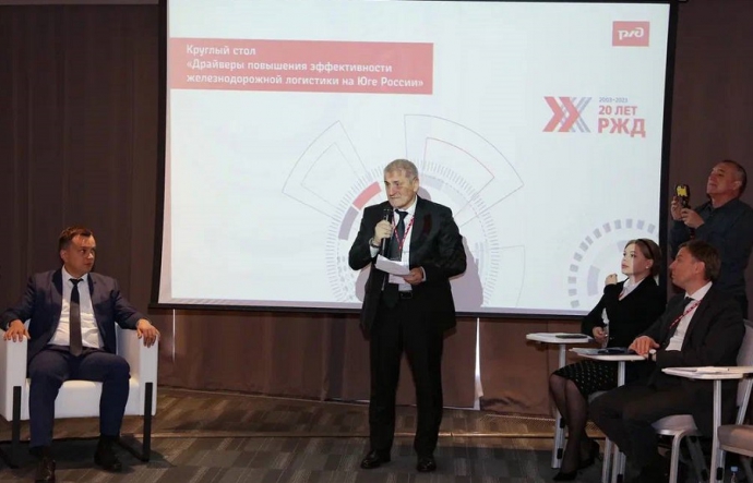Ризван Газимагомедов принял участие в круглом столе по перспективам железнодорожных перевозок через МТК «Север-Юг»
