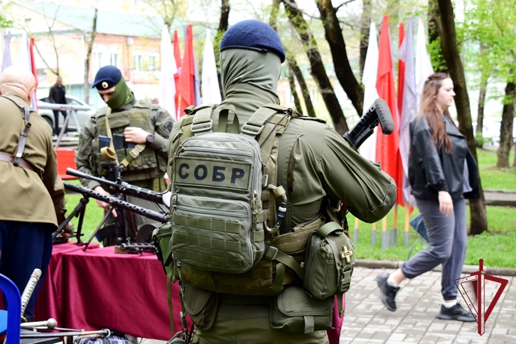 Росгвардейцы во Владивостоке приняли участие в концерте «Майский вальс»