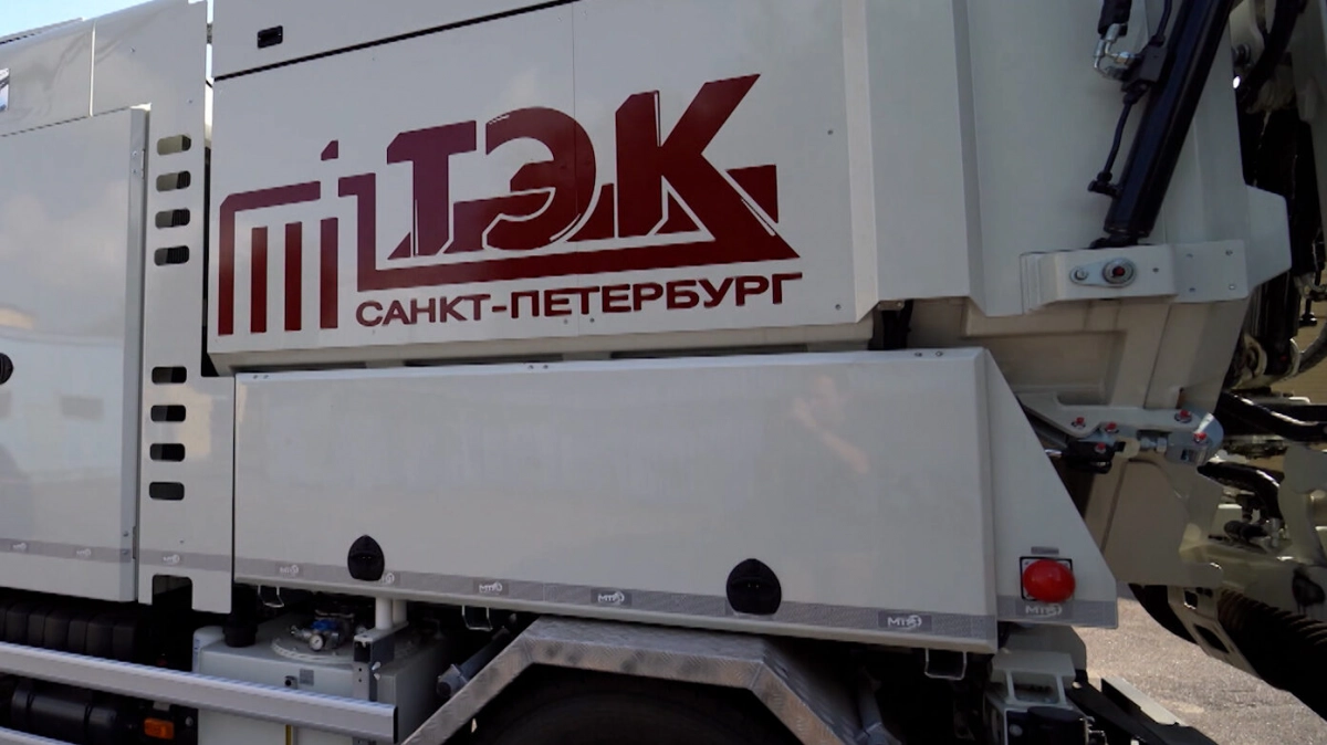 На проспекте Тореза прорвало теплотрассу: «ТЭК СПб» ликвидирует последствия - tvspb.ru