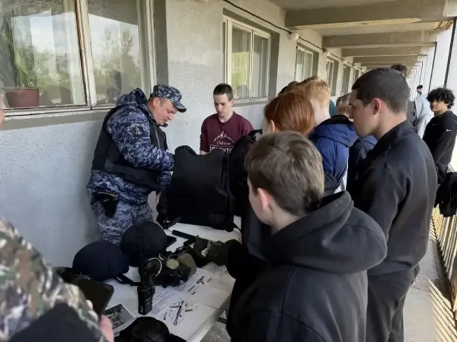 В Ярославле сотрудники Росгвардии приняли участие в военно-патриотическом мероприятии 