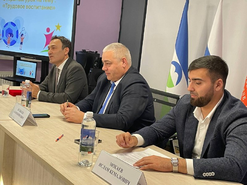 Глава администрации Черекского района Алан Кульбаев принял участие в открытом уроке для старшеклассников. 