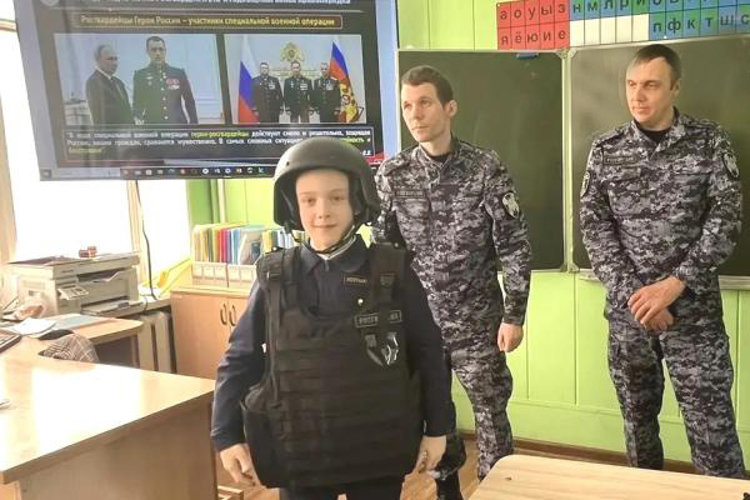 Росгвардейцы провели урок мужества для учащихся гимназии 