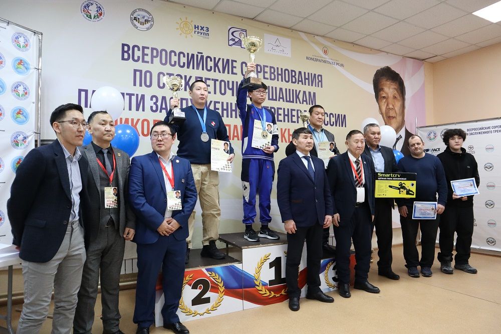 Матрена Ноговицына оформила «золотой дубль» в турнире по шашкам памяти Николая Кычкина