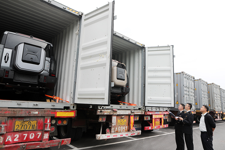 Покупатели, которые заказали и оплатили машины, после публикации проекта постановления о новых правилах столкнулись с задержками в доставке