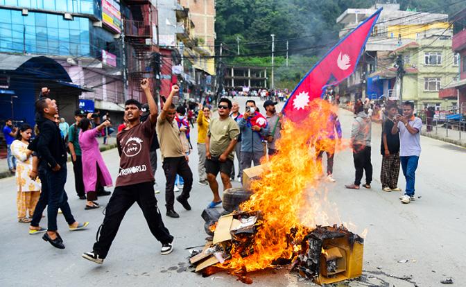 Востоковед: Ситуация в Непале является сигналом для властей, запрещающих соцсети