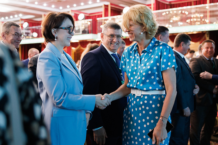 В Казани стартовал II всероссийский форум селекционеров и семеноводов «Русское поле», который посетила глава минсельхоза РФ Оксана Лут