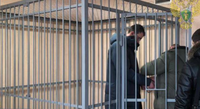 В Приморье заключен под стражу судебный пристав, обвиняемый в получении взятки