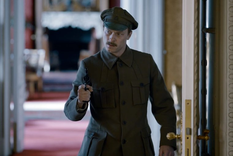 Главную роль - офицера охранного отделения Михаила Прохорова - сыграл Юра Борисов