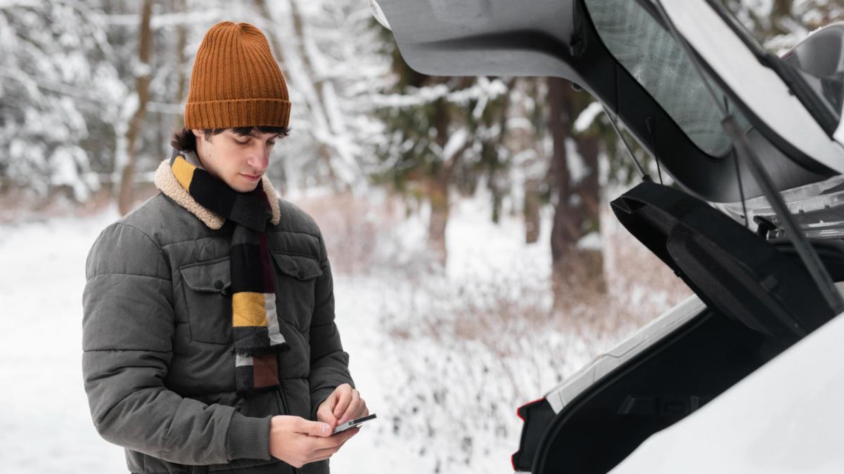 Мужчина с автомобилем