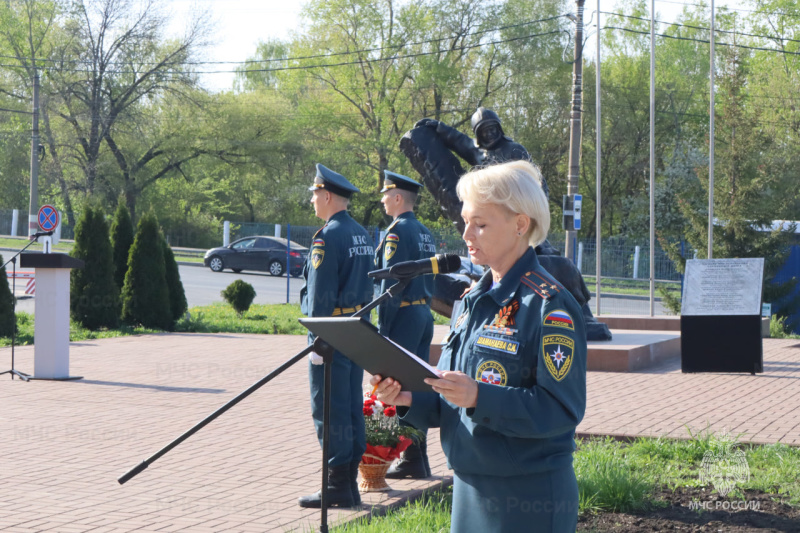 В День памяти сотрудников, погибших при исполнении служебного долга, традиционно почтили ульяновских огнеборцев