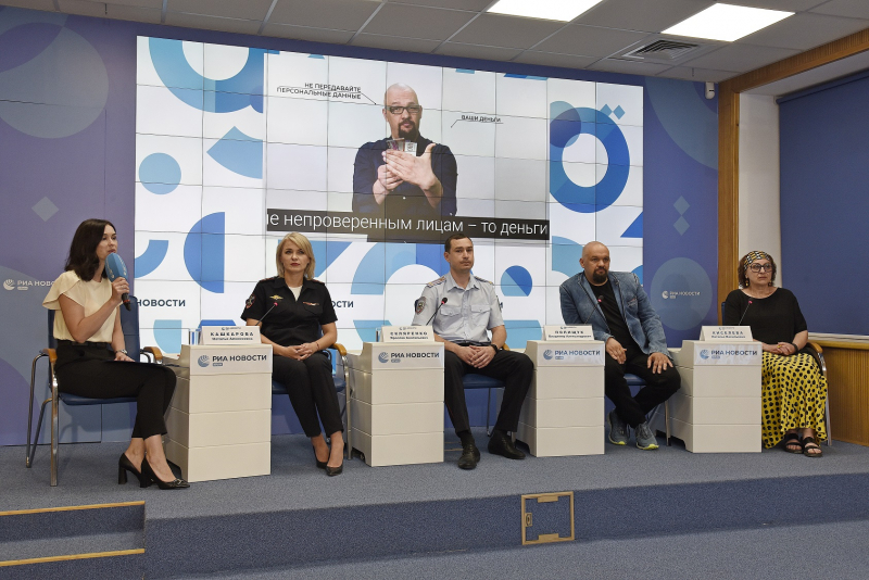 Пресс конференция. Пресс-конференция журналисты. В пресс конференции приняли участие. Участие в конференции. В пресс конференции приняли участие.