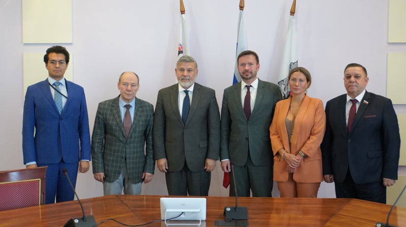 Глава города Константин Брызгин провел встречу с представителями делегации Республики Перу