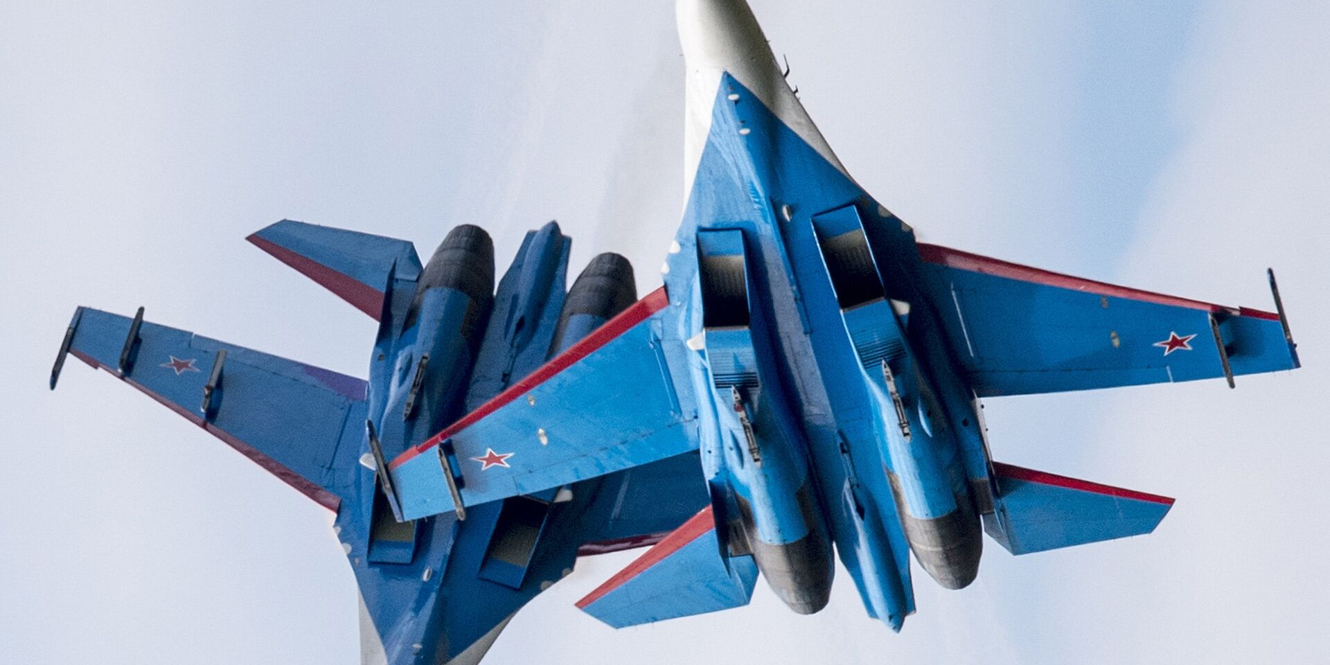 Многоцелевые истребители Су-27 пилотажной группы «Русские Витязи» - ИноСМИ, 1920, 02.11.2025