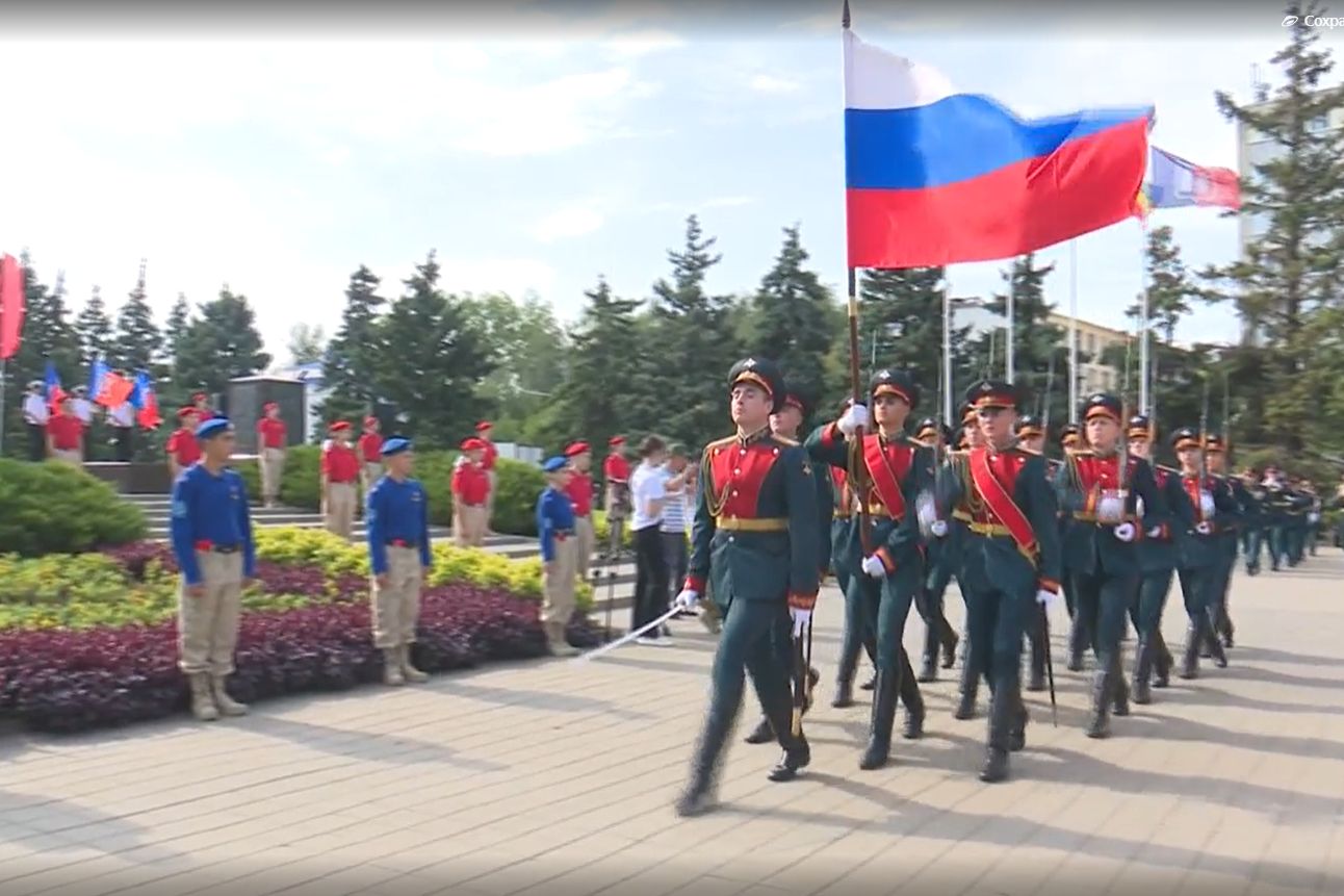 Состоялась церемония возложения цветов к стеле «Ростов-на-Дону – город воинской славы»