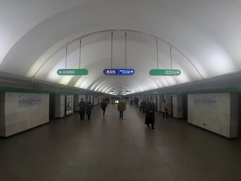 Вход в метро гостиный двор