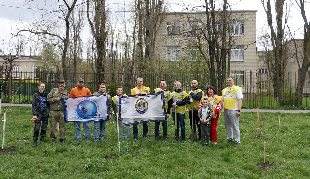 Юристы Ставрополья и медвежьи орехи во дворе на проспекте Юности
