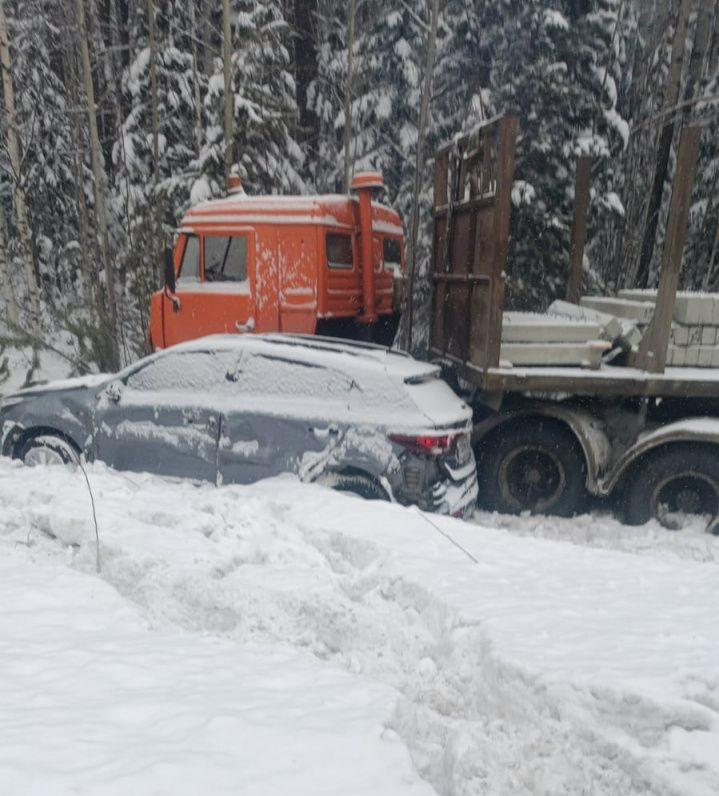 В аварию у Волчанска попали три автомобиля