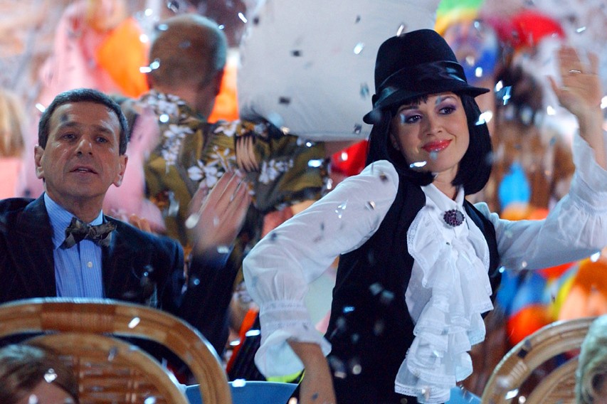 Актеры сериала «Моя прекрасная няня» Борис Смолкин и Анастасия Заворотнюк во время съемок новогодней телепрограммы «Ночь в стиле детства»