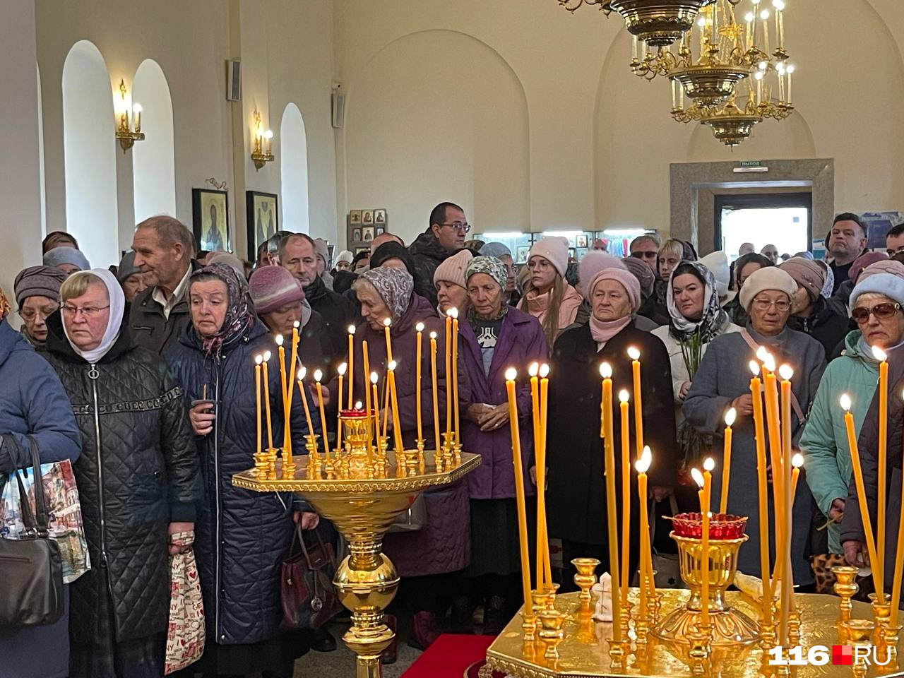 Многие не могли сдержать эмоции и всё время плакали