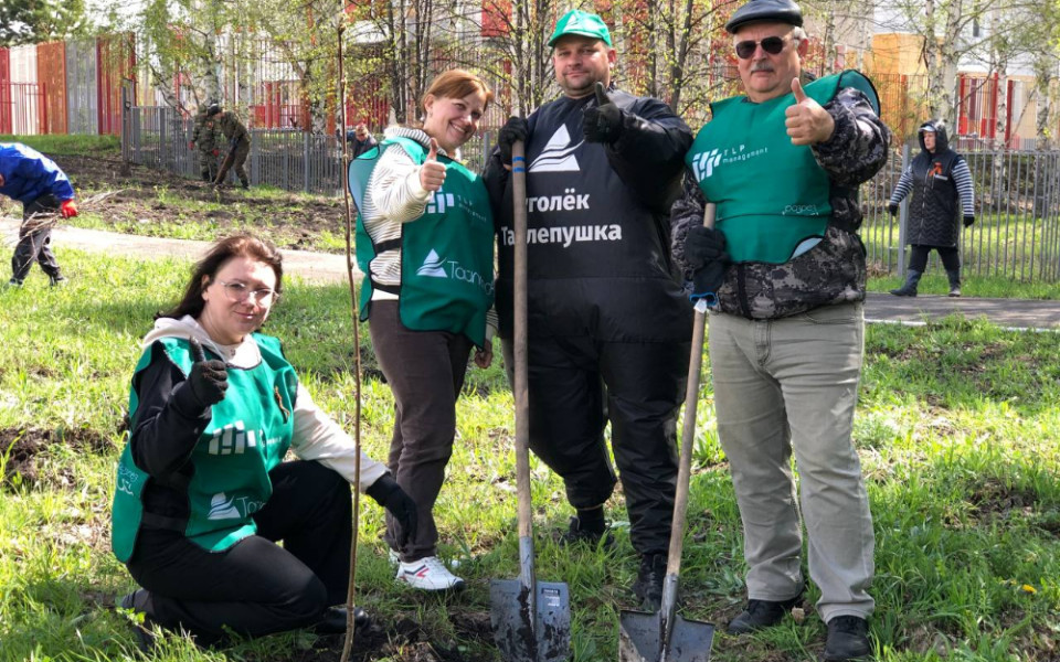Экодесант разреза - на акции по высадке деревьев