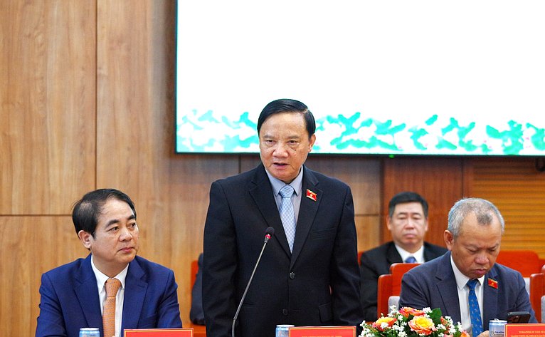 Делегация Совета Федерации во главе с первым заместителем Председателя СФ Андреем Яцкиным в рамках визита во Вьетнам встретились с руководством Народного комитета провинции Кханьхоа