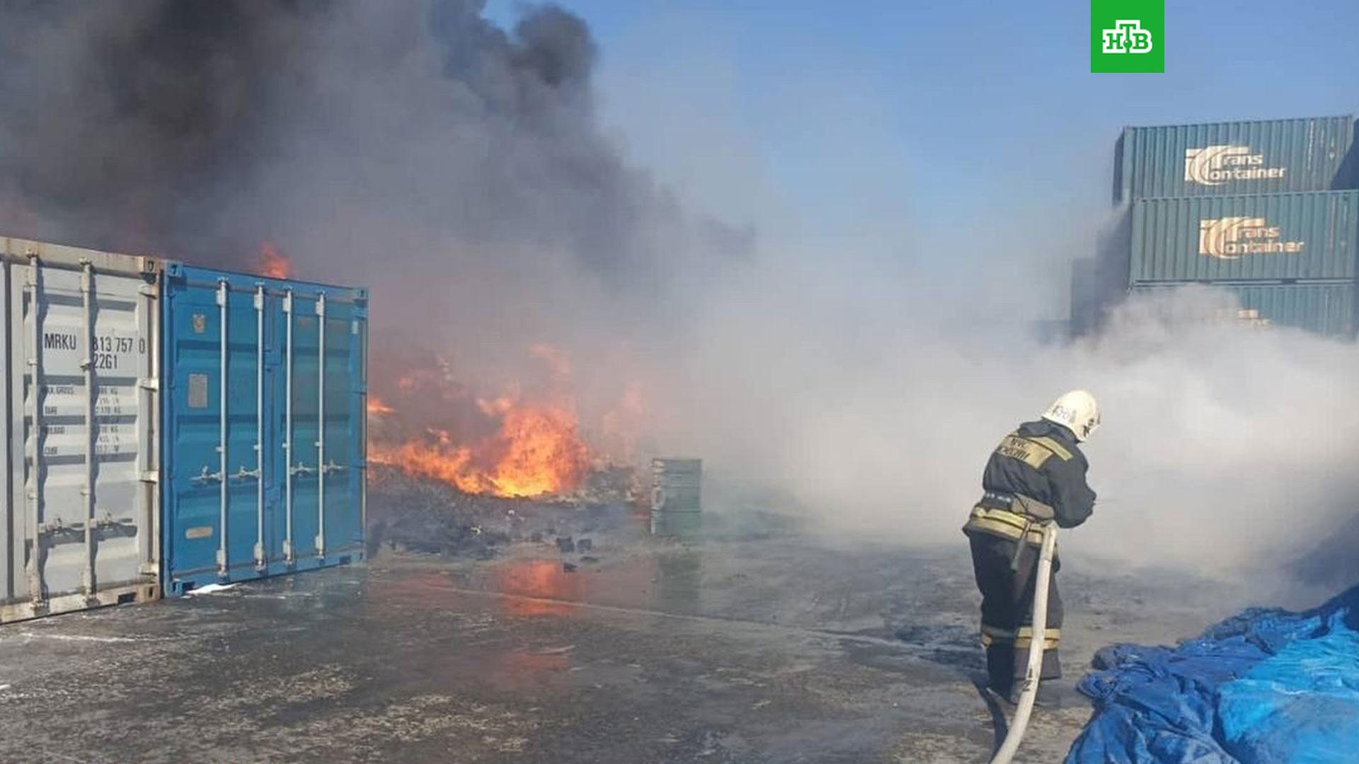 Здание штаба черноморского флота в севастополе. Пожар в новороссийске. Мусорный полигон в борисовке. Мусорный полигон в новороссийске. Пожар в морском порту петропавловск камчатский.