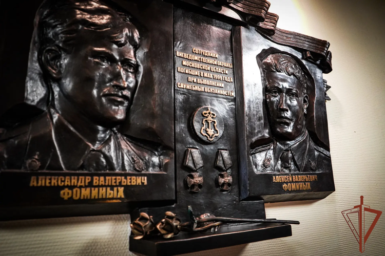В Подмосковье росгвардейцы почтили память сотрудников вневедомственной охраны, погибших при исполнении служебного долга (видео)