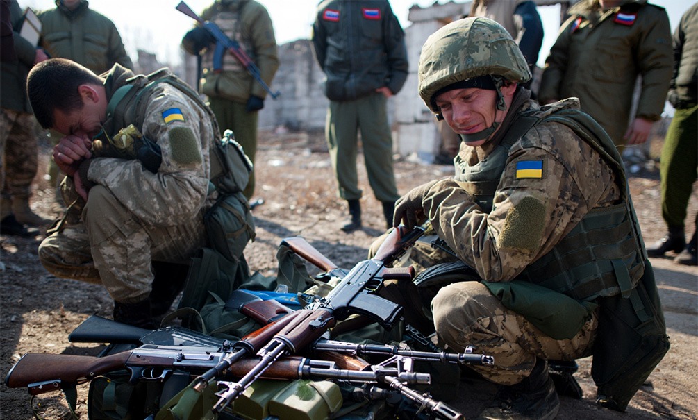 У Зеленского вой стоит на весь офис: украинские боевики стали «пачками» сдаваться в плен русским 