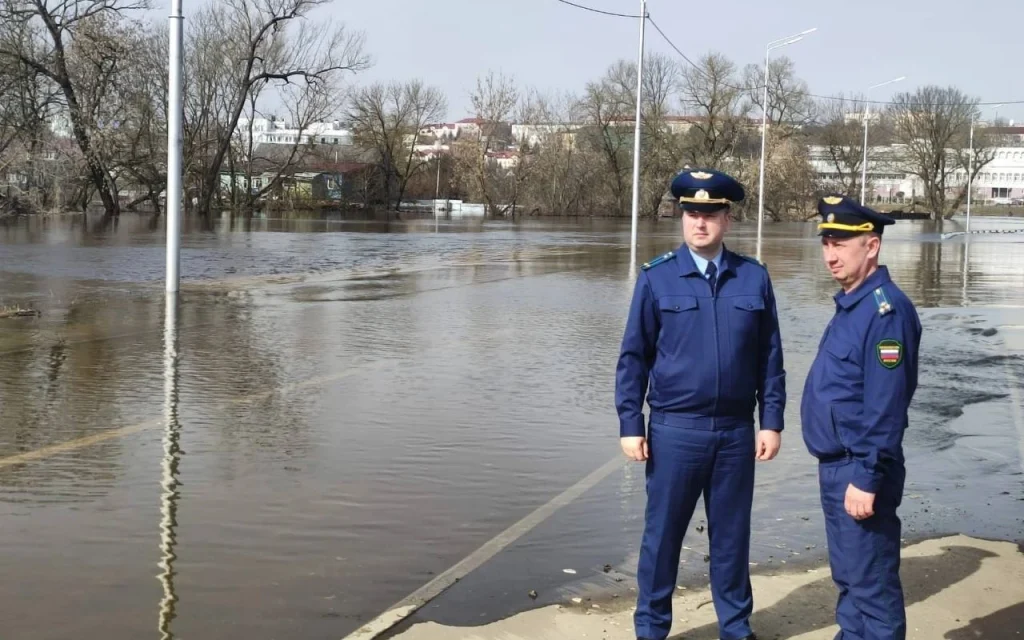 Прокуроры Брянска выехали на затопленные территории города