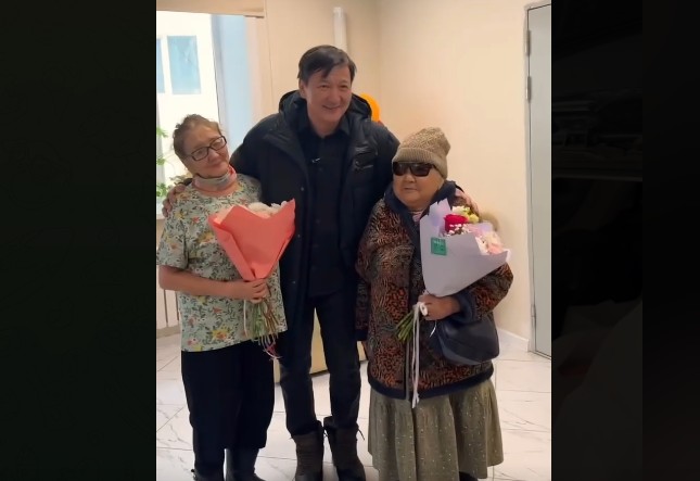 В Якутии 92-летняя поклонница сбежала с подругой из санатория, чтобы посетить концерт любимого артиста
