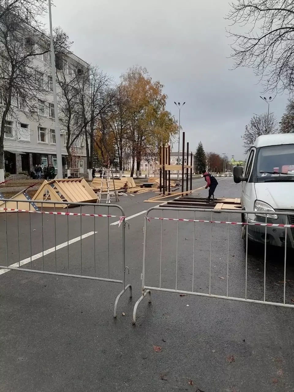 Деревянная горка в Губкине