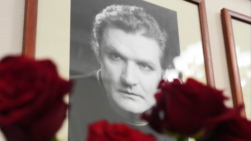 Актриса Юлия Рутберг прокомментировала смерть Симонова