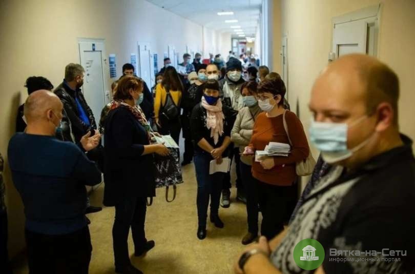 В больнице Котельнича сменят главврача после скандала с двухнедельными очередями на сдачу анализов
