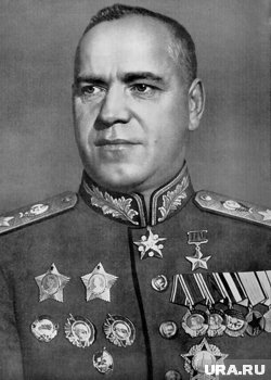 На груди у Жукова - два ордена Суворова