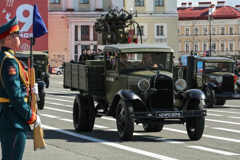 Автомобиль ‭«ГАЗ-АА» на Дворцовой площади во время репетиции парада Победы в Великой Отечественной войне в Санкт-Петербурге