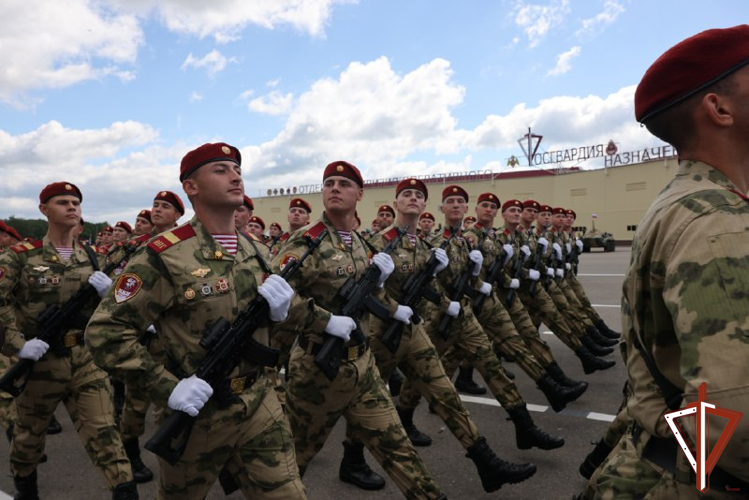 Директор Росгвардии генерал армии Виктор Золотов принял участие в торжественных мероприятиях, посвященных 100-летию дивизии имени Ф.Э. Дзержинского