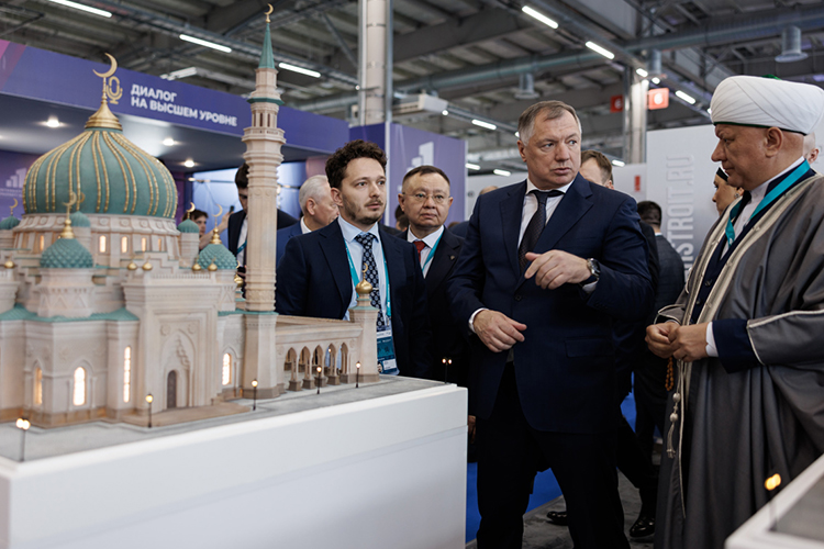 «Вторая моя задача — строительство мечети в Москве. Земельный участок для нужд коренных мусульман в столице не выдавался почти 30 лет, и нам пришлось пройти сложный путь, чтобы добиться положительного решения»