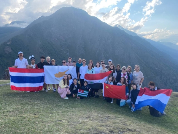 Здравствуй, Россия! Подростки с русскими корнями мечтают побывать на исторической родине 