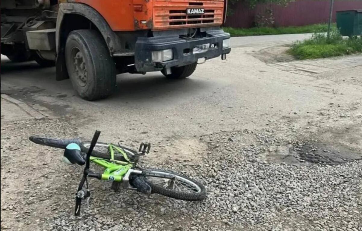 КамАЗ на тротуаре насмерть сбил ребенка на велосипеде в Краснодаре